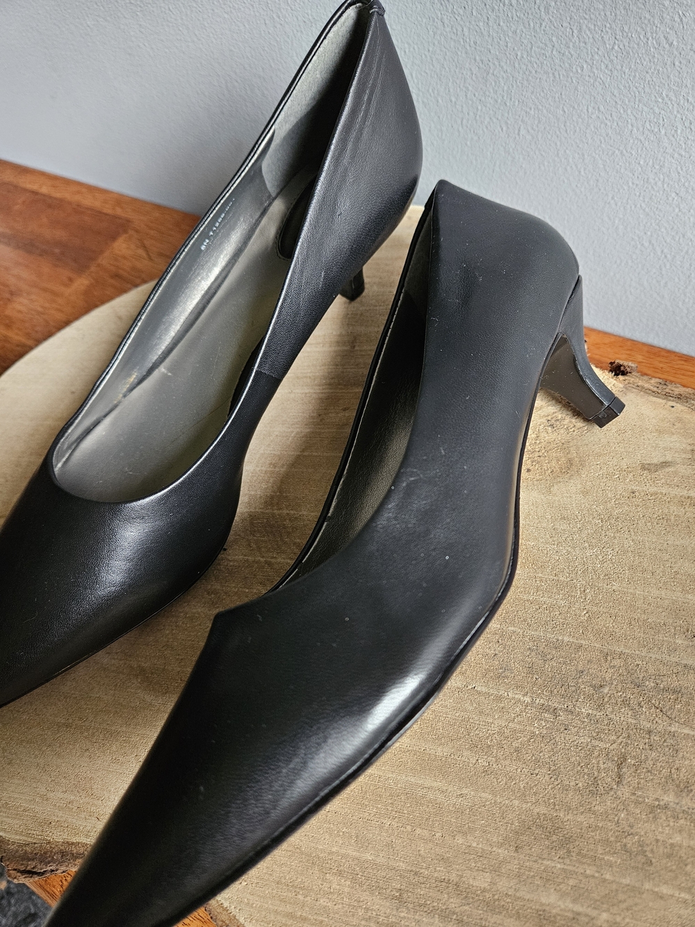 Classic Black Pointed-Toe Women’s Pumps - Picture 3 of 3